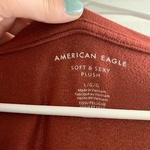 American eagle maroon fleece long sleeve